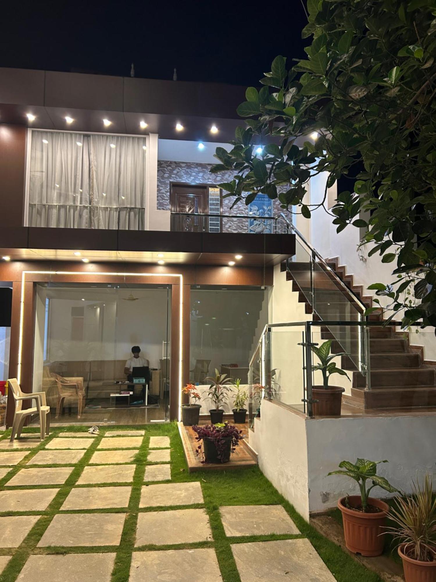 Sapphire Stayss ييلاجيري المظهر الخارجي الصورة
